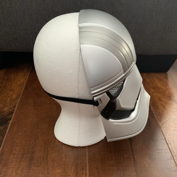 Captain Phasma Child Face Mask - Picture 4 of 5
